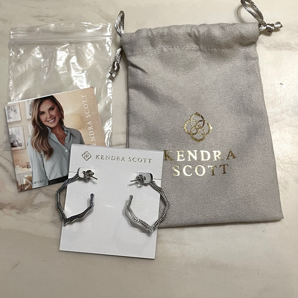 Kendra Scott Miku Hoop Earrings in Silver
